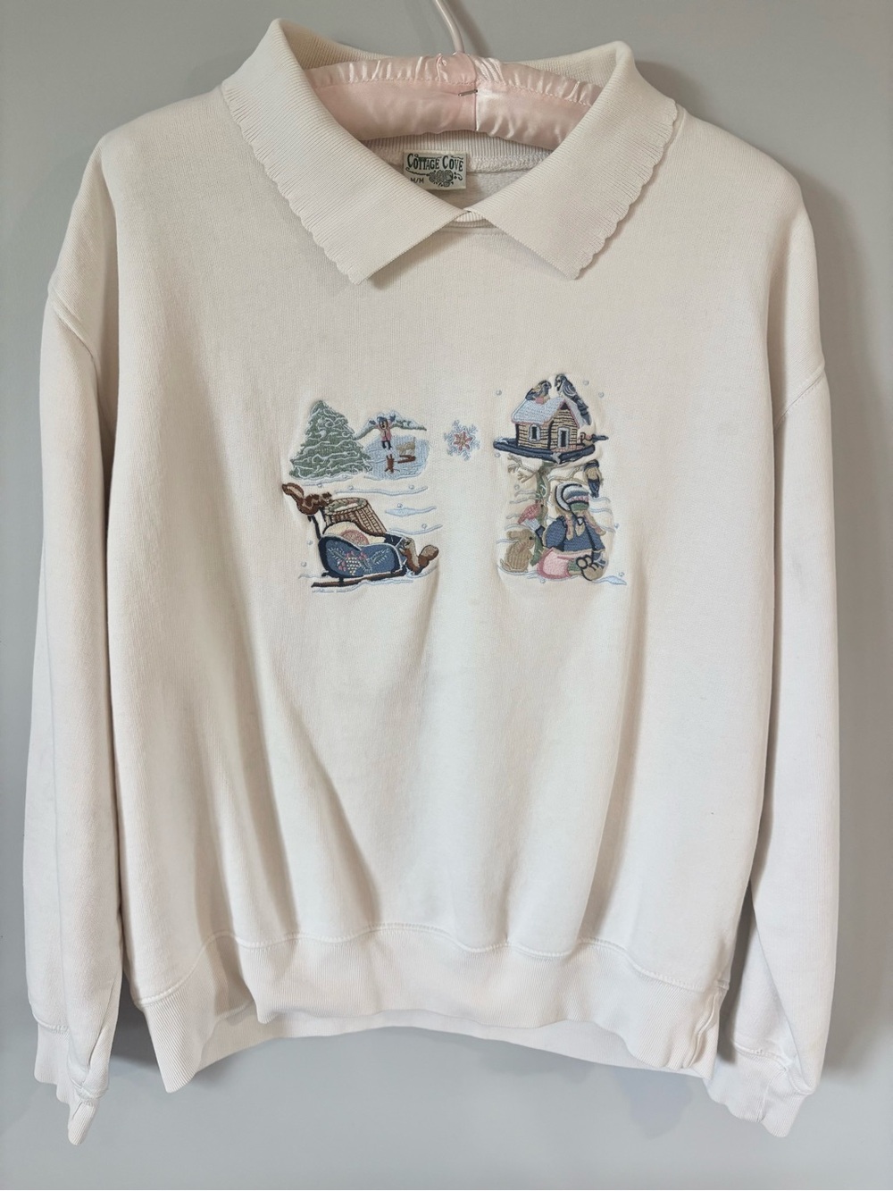 VINTAGE Retro Cream Collared Winter Embroidered Sweatshirt